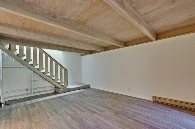 Building Photo - 2 Bedroom 1 Bath Two Story Townhome