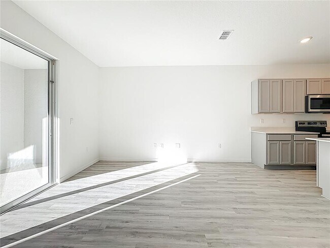 Building Photo - 2645 Olympic Ct