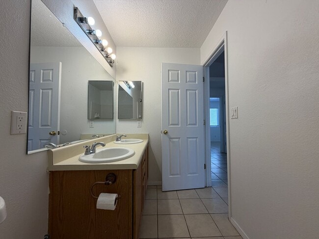 Building Photo - 1405 Secret Valley Dr SW