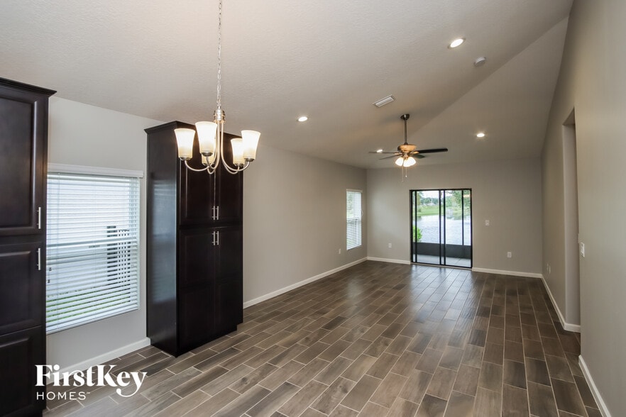 Building Photo - 3825 Harvest Cir