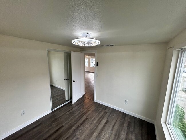 Building Photo - 3 Bedroom/2 Bath Home Located in Modesto