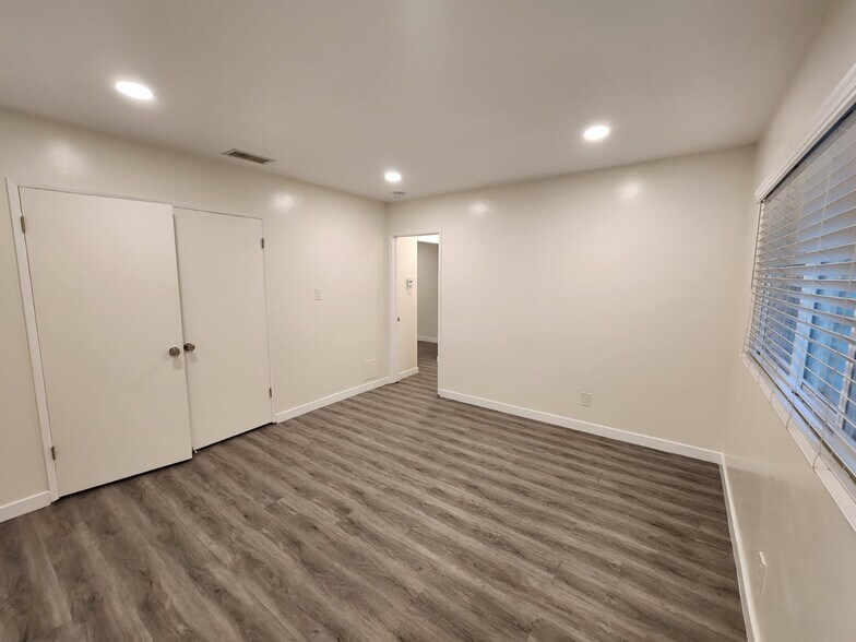 Building Photo - 701 S Osage Ave