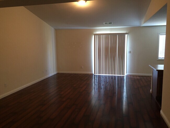 Building Photo - Beautiful NW Home for Rent 3+2 $2,300