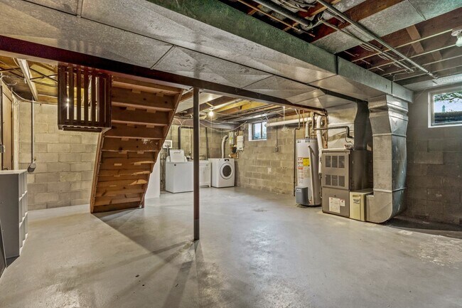Building Photo - 104 Erin Ct
