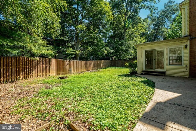 Building Photo - 8916 Braeburn Dr