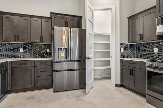 Building Photo - 208 Silverleaf Rd