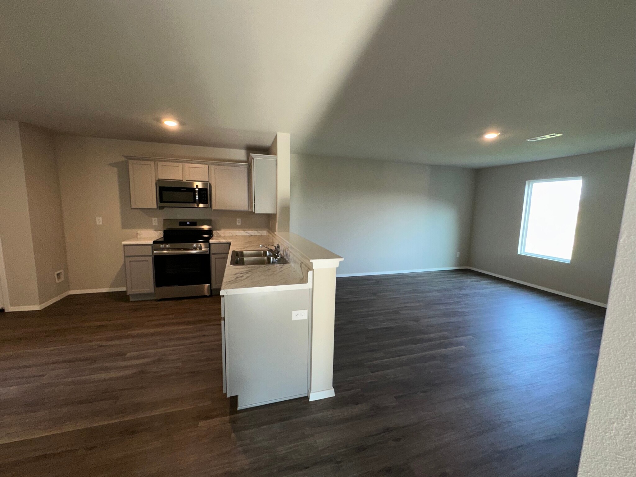 Building Photo - 1811 E Annette Dr