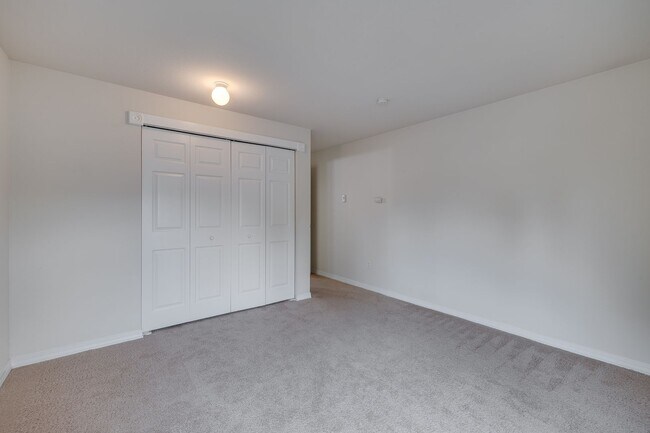 Building Photo - 2 bed, 2 Bath in Bothell! Utilities Included!