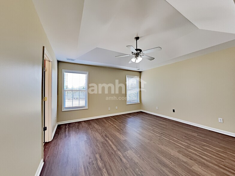 Building Photo - 6078 Lancelot Ln