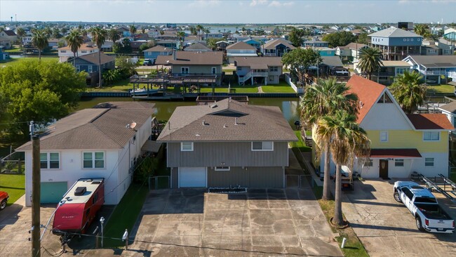 Building Photo - 170 Barracuda St