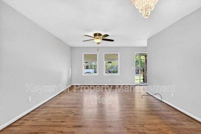 Building Photo - 2312 Bonnie Ln