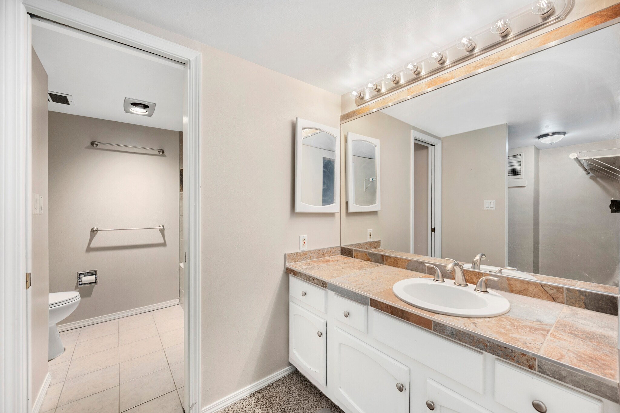 Primary bath - 1512 Larimer St