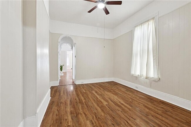 Building Photo - 2312 Marengo St