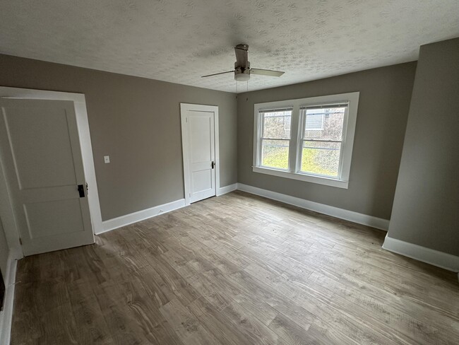 Building Photo - 302 Clay St