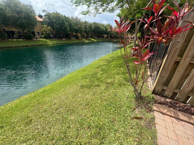 Building Photo - 4941 Tradewinds Ter