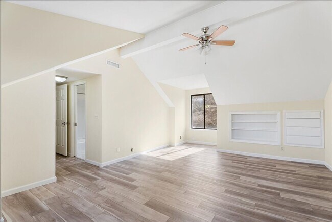 Building Photo - 2717 Knollwood Dr