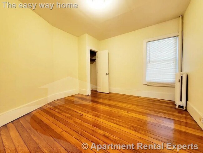 Building Photo - 132.5 Oxford St Unit #2