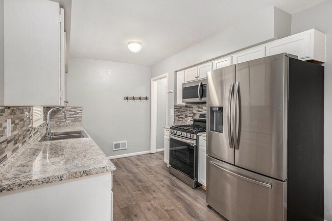 Building Photo - 4490 Blaine Ave SE