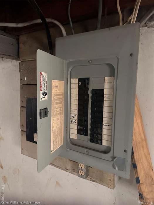 Building Photo - 15047 Lesure St