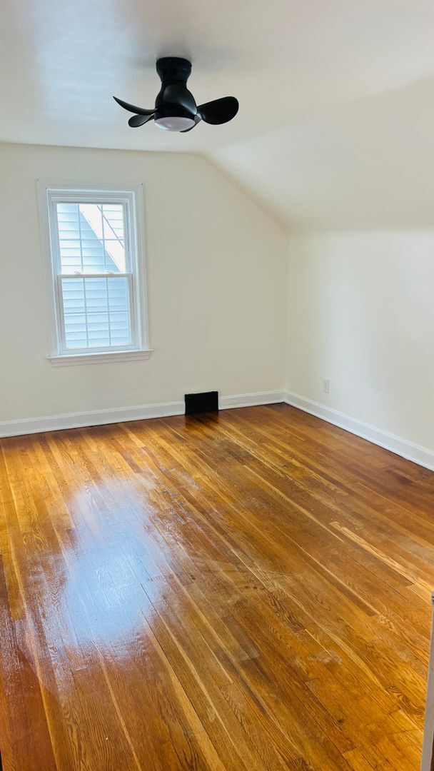 Building Photo - Large 3 bedroom Single Family Home