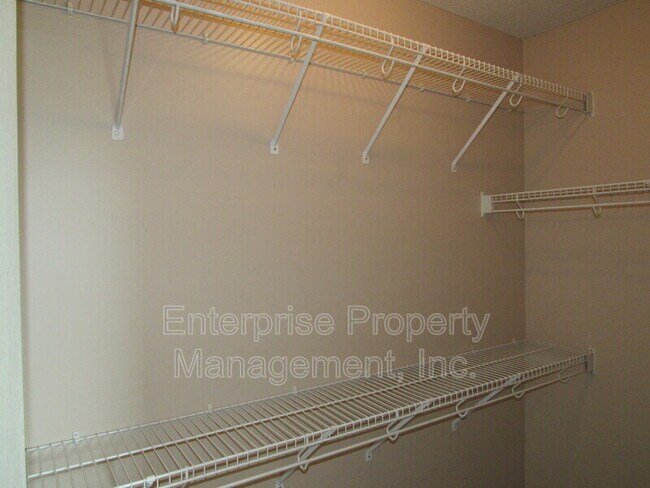 Building Photo - 9740 Riggin Dr