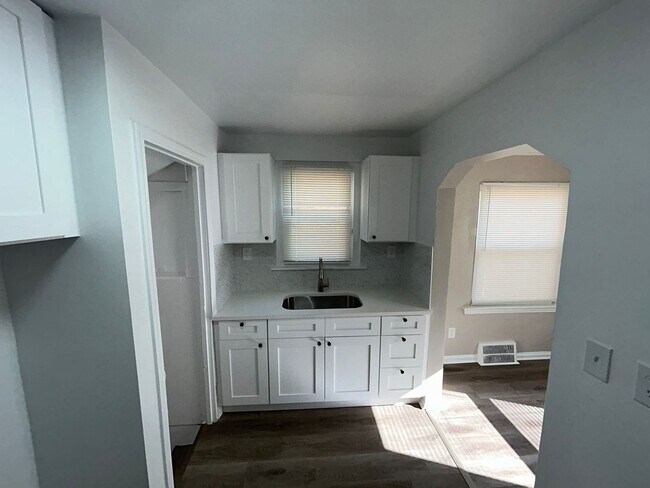 Building Photo - 3 Bedroom Bungalow