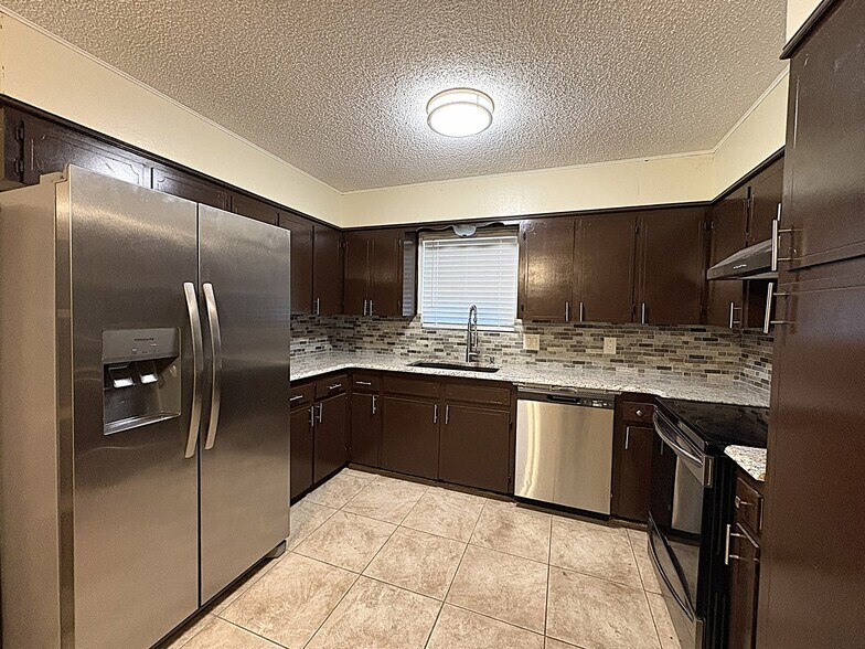 Building Photo - 613 County Road 4876