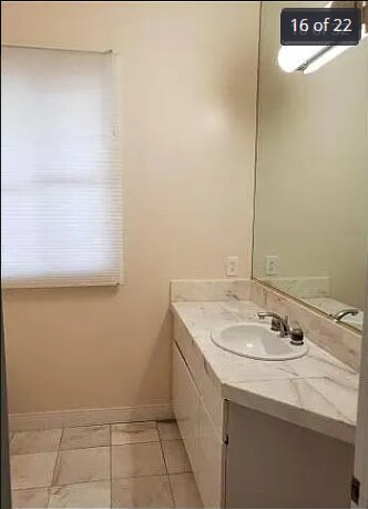 bathroom #3 - 723 S Broadway