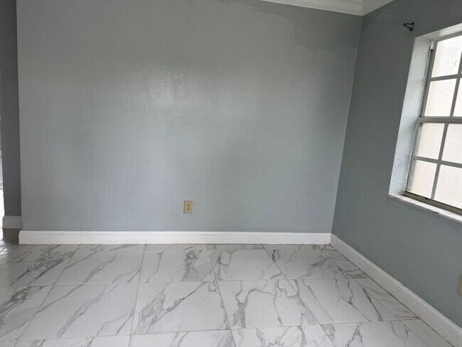 Building Photo - 1161 NW 116th St