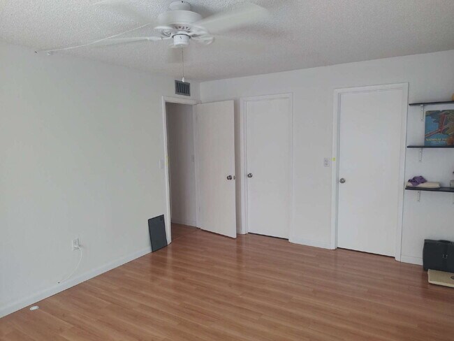 Building Photo - "$200 move in Special. Quite and Peaceful ...