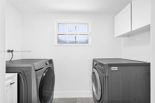 Building Photo - 4040 SW 108th Ave