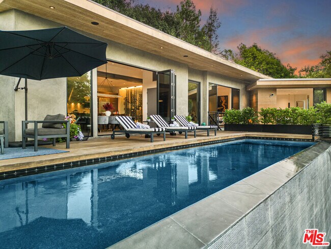 Building Photo - 727 N Beverly Glen Blvd