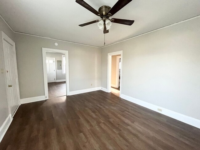 Building Photo - 905 Maple St