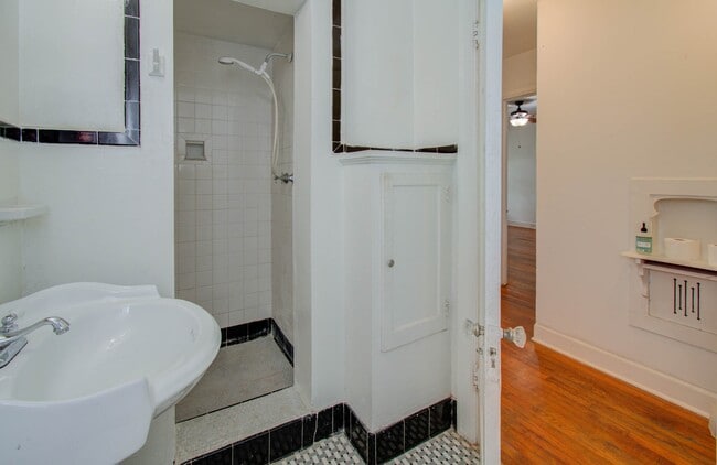 Building Photo - 1428 Wentworth St