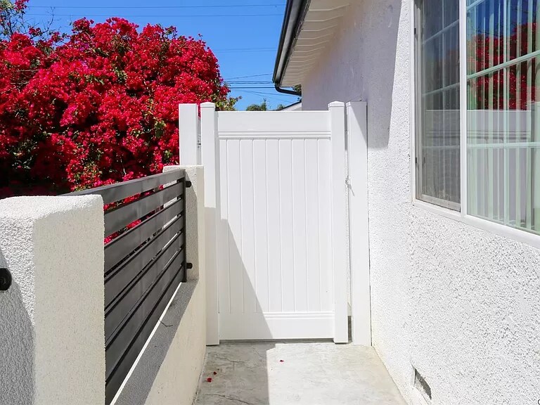 Building Photo - 7523 Milwood Ave