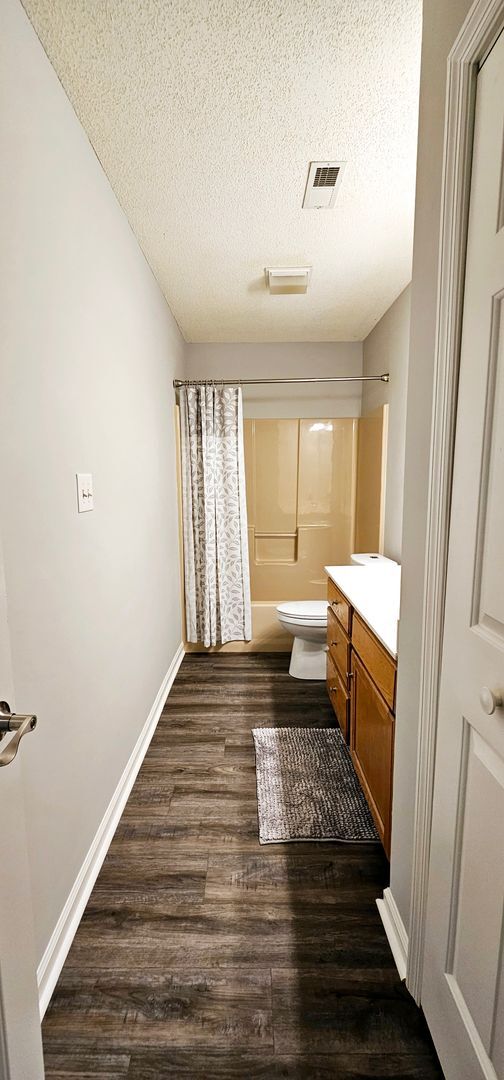 Building Photo - Spacious 2-Bed, 2-Bath Home with Modern Co...
