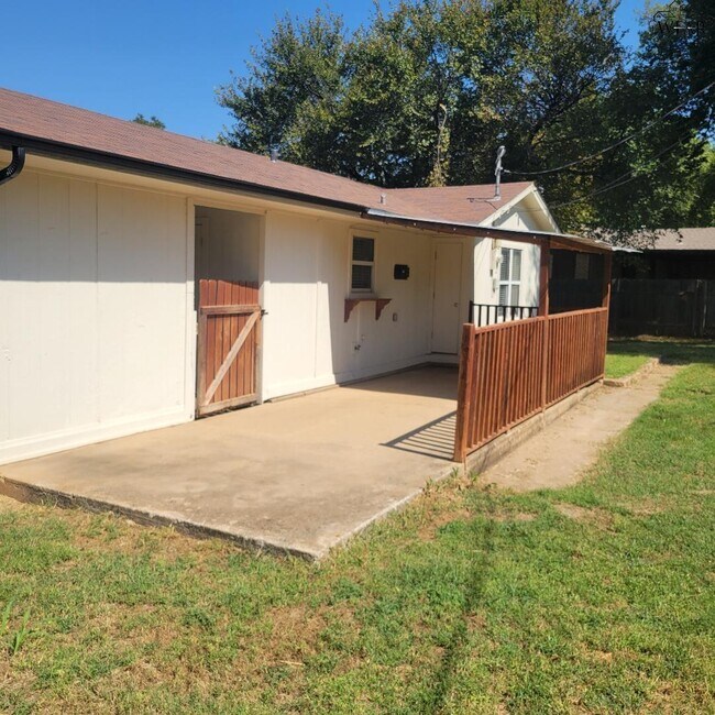 Building Photo - 1309 Harvey Dr