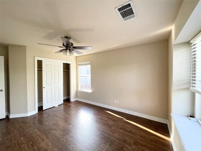 Building Photo - 10512 Hainsworth Park Dr