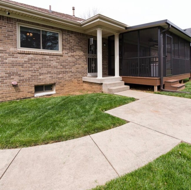 Building Photo - 7424 Crawfordshire Ln