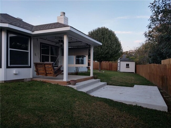 Building Photo - 1004 Ridgebluff Cir