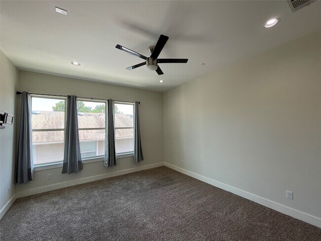 Building Photo - 5306 Eigel St