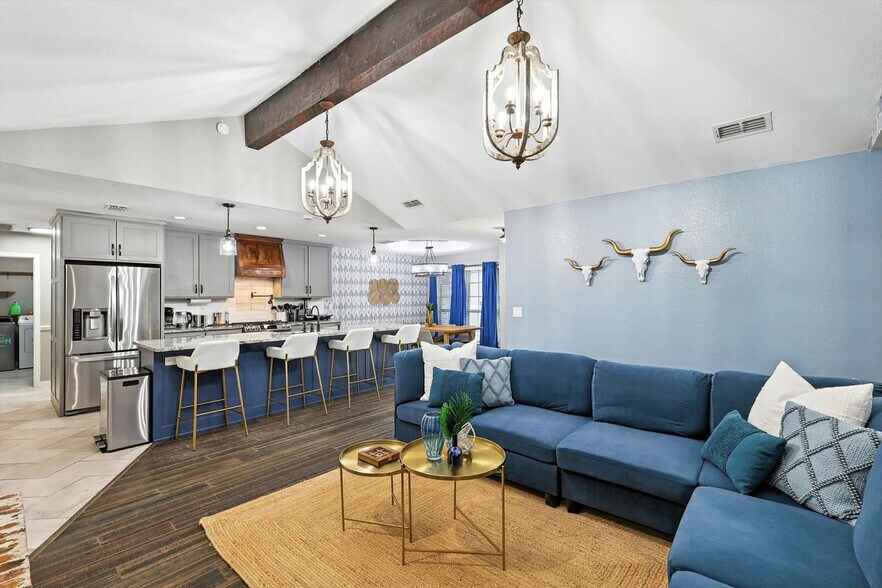 Primary Photo - 749 Western Trail