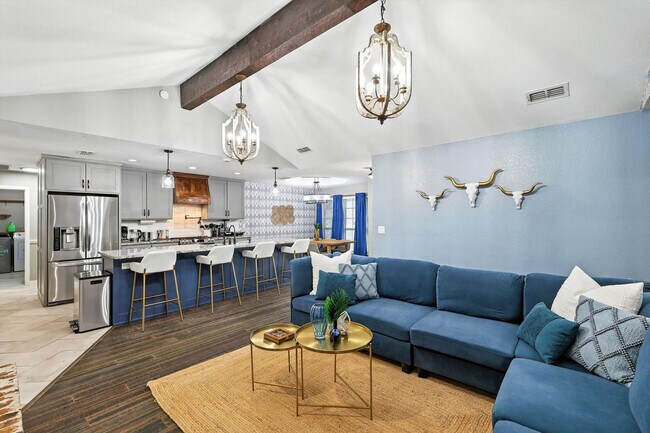 Primary Photo - 749 Western Trail