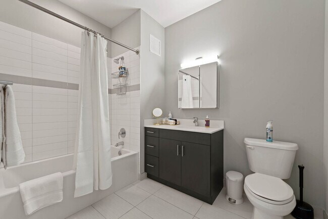 Building Photo - 60 E Randolph St