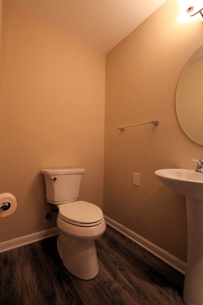 Building Photo - 308 S Baird Ln