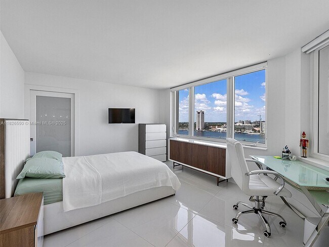 Building Photo - 550 S Ocean Blvd
