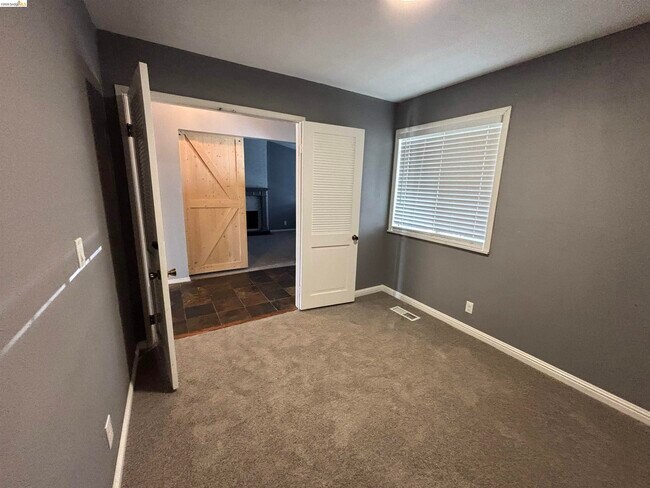 Building Photo - 5250 Riverlake Rd