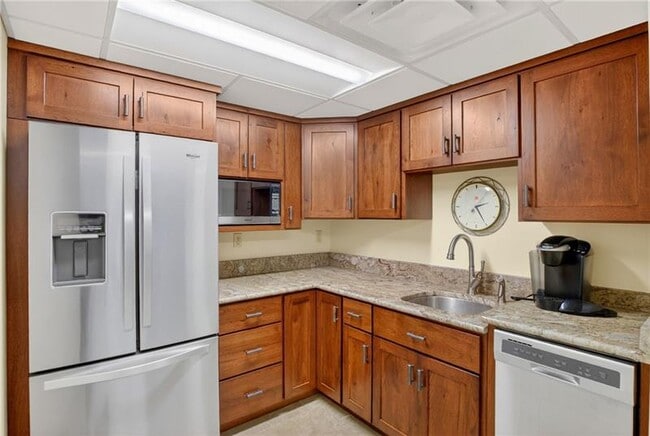 Building Photo - 750 Washington Rd