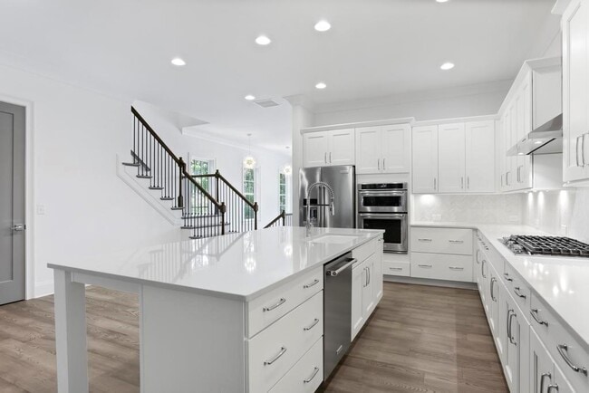 Building Photo - 226 Devin Pl N E