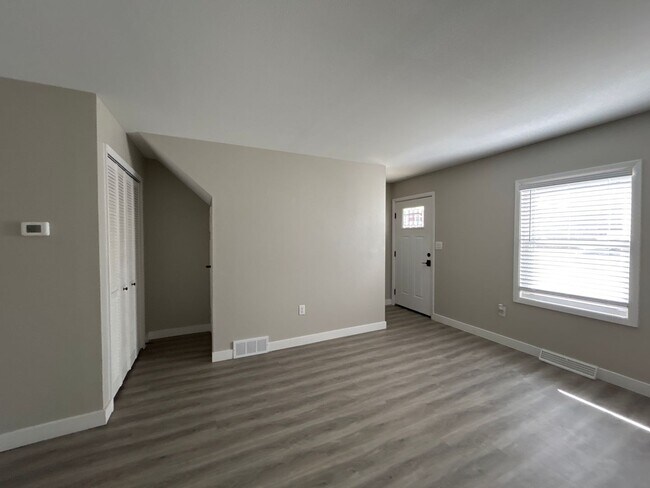 Building Photo - 2-Bedroom, 1-Bathroom Condo in South Bend – $1,464/Month (Lawn Care & Snow Removal Included!)